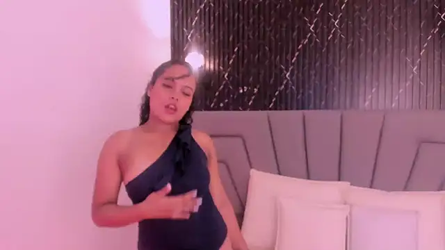 Snapshot of ValeriaJulio_ chatting on September 29, 2025, 11:49 am ValeriaJulio online show from September 29, 2025, 11:49 am