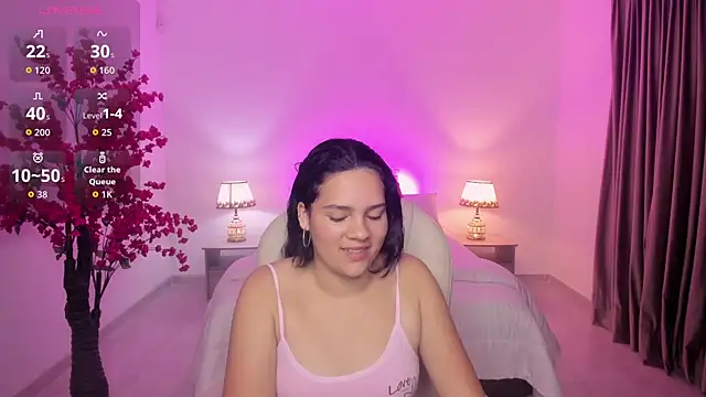 karlie small online show from December 21, 2025, 11:56 am