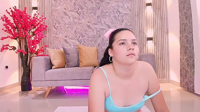 karlie small online show from September 10, 2025, 7:35 pm