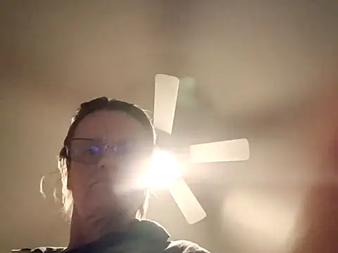 Snapshot of PremiumKitty chatting on November 28, 2025, 9:42 am PremiumKitty online show from November 28, 2025, 9:42 am