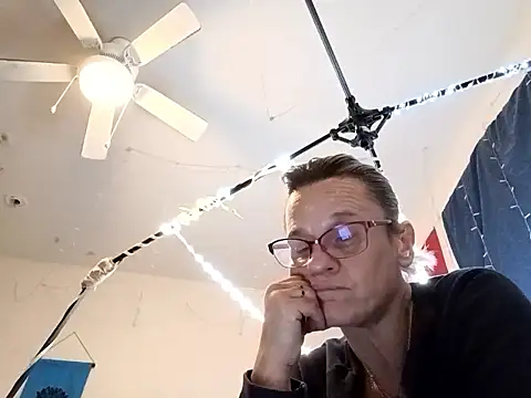 Snapshot of PremiumKitty chatting on October 26, 2025, 9:15 pm PremiumKitty online show from October 26, 2025, 9:15 pm