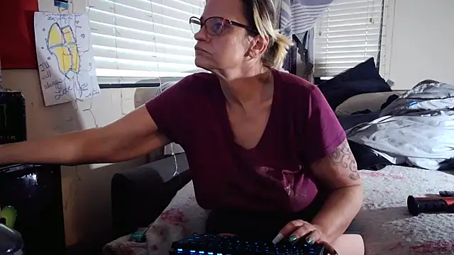 Snapshot of PremiumKitty chatting on February 2, 2026, 1:04 am PremiumKitty online show from February 2, 2026, 1:04 am