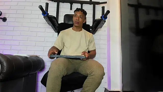 ItaloMoore online show from March 22, 2026, 11:45 am