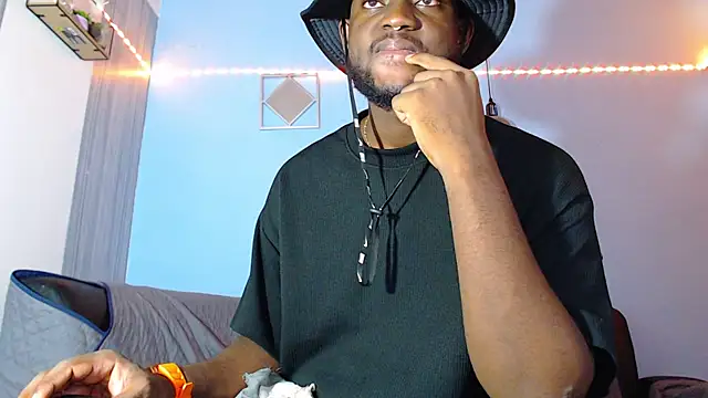 Snapshot of eebony_stallion chatting on March 3, 2026, 7:32 pm eebony stallion online show from March 3, 2026, 7:32 pm