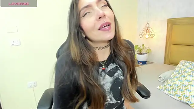 MELISSAROUGE online show from September 17, 2025, 7:38 pm