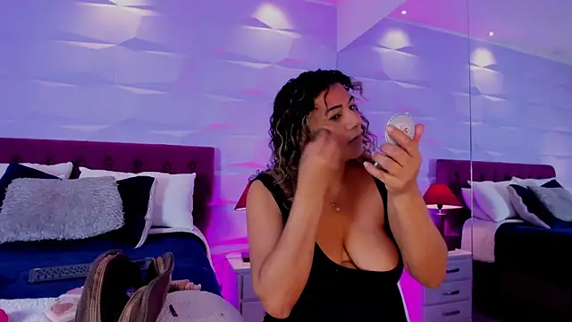 Nataly Foley online show from February 25, 2026, 7:36 pm