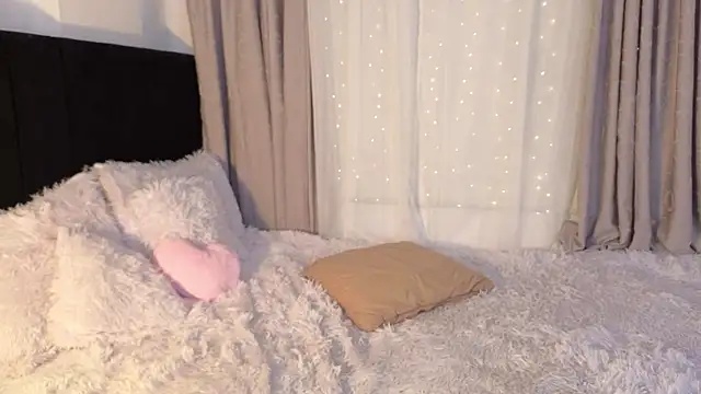 LunaVelvet777 online show from March 19, 2026, 3:45 pm