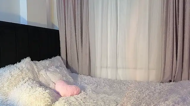 LunaVelvet777 online show from March 14, 2026, 5:52 pm