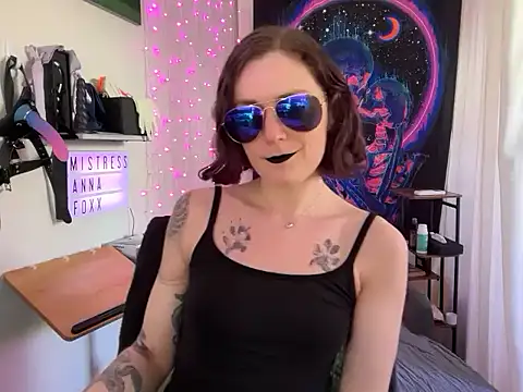 mistressannafoxx online show from September 22, 2025, 8:37 pm