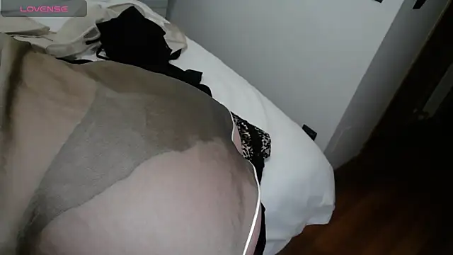 Snapshot of paulaSTendhal chatting on February 5, 2026, 2:18 am paulaSTendhal online show from February 5, 2026, 2:18 am