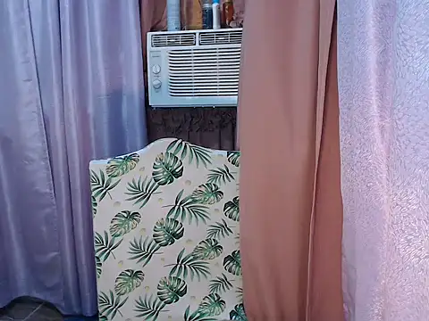 042787DONNA online show from April 8, 2026, 1:18 am