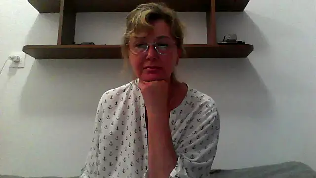 IrynaMolbertx online show from September 29, 2025, 8:36 pm