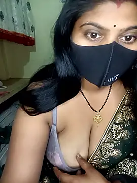 Snapshot of reena502 chatting on February 18, 2026, 11:45 pm reena502 online show from February 18, 2026, 11:45 pm