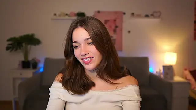 kissie cat online show from November 24, 2025, 7:14 pm