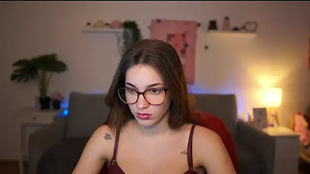 kissie cat online show from February 13, 2026, 2:17 pm