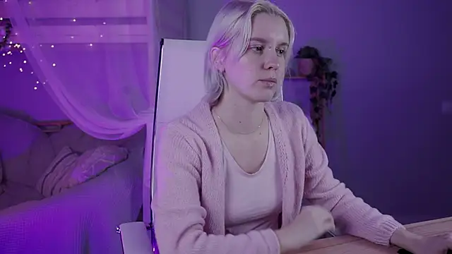 BethanyCloud online show from December 5, 2025, 2:43 am