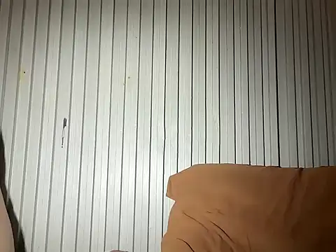 cummingstar25 online show from December 18, 2025, 11:19 pm