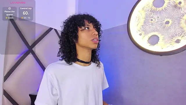 venus-03 online show from December 3, 2025, 3:29 am