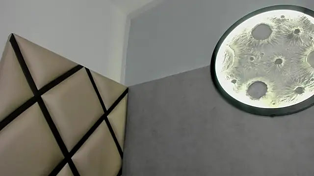 venus-03 online show from April 12, 2026, 3:32 am