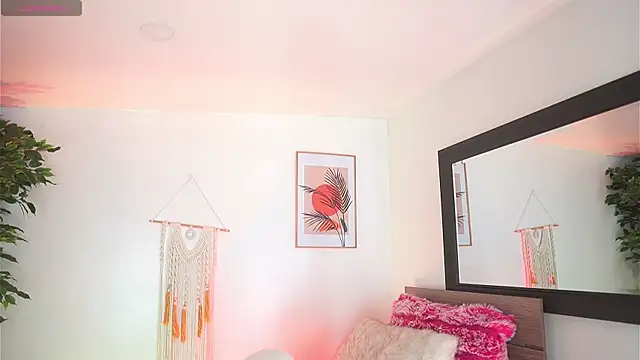 melissa laurent  online show from November 5, 2025, 12:30 pm