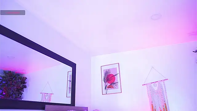 melissa laurent  online show from November 12, 2025, 12:31 pm