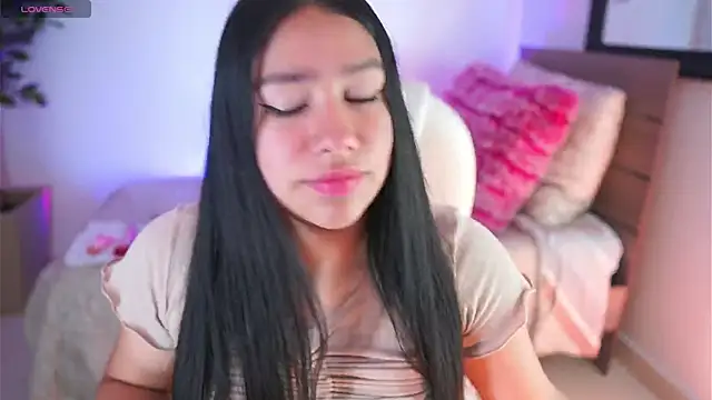 melissa laurent  online show from October 10, 2025, 12:39 pm