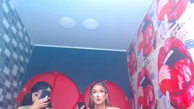 Snapshot of julessxcharlotte chatting on November 4, 2025, 2:32 pm julessxcharlotte online show from November 4, 2025, 2:32 pm