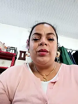 Mia-Glow online show from October 1, 2025, 1:59 pm