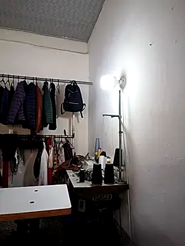 Mia-Glow online show from November 9, 2025, 3:16 pm