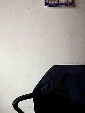 Mia-Glow online show from March 5, 2026, 1:30 pm