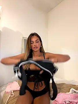 Snapshot of LaceyMayxox chatting on September 21, 2025, 5:40 pm LaceyMayxox online show from September 21, 2025, 5:40 pm
