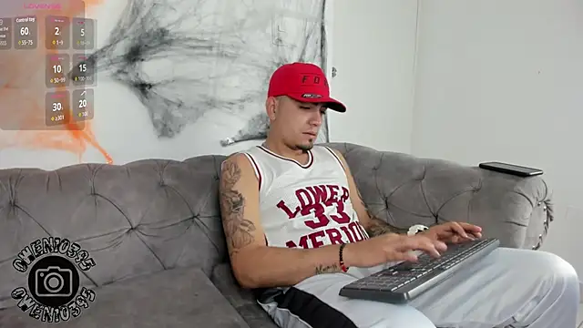 OwenStonne  online show from October 16, 2025, 4:10 am