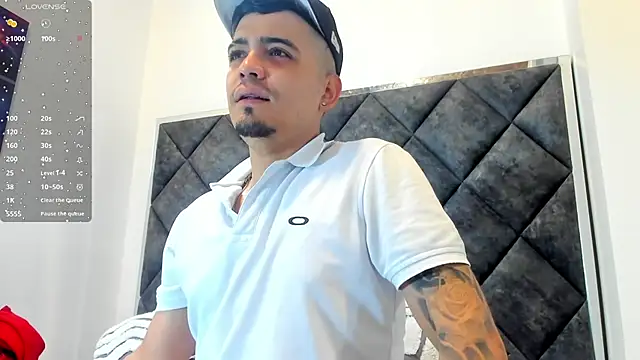 OwenStonne  online show from November 18, 2025, 11:46 am