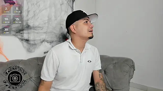 OwenStonne  online show from October 22, 2025, 4:12 am