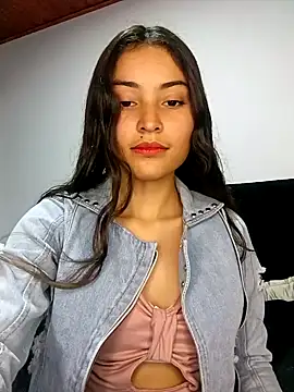 Snapshot of hotwife26 chatting on February 14, 2026, 1:06 am hotwife26 online show from February 14, 2026, 1:06 am