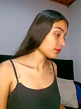 Snapshot of hotwife26 chatting on February 4, 2026, 2:06 am hotwife26 online show from February 4, 2026, 2:06 am