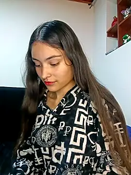 Snapshot of hotwife26 chatting on February 16, 2026, 12:31 am hotwife26 online show from February 16, 2026, 12:31 am