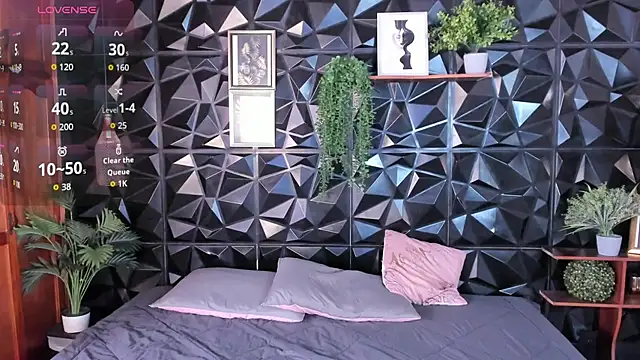 April  foxx online show from December 2, 2025, 2:30 pm