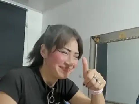 evelynesex online show from April 17, 2026, 3:20 am