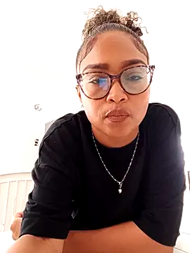 BiiancaEstradaa online show from March 6, 2026, 4:13 pm