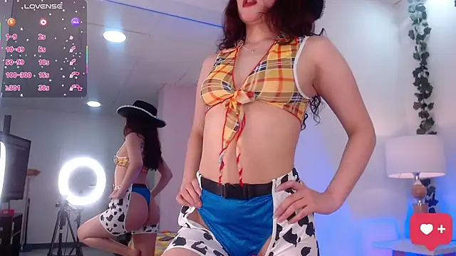 Tiffanygh  online show from October 15, 2025, 7:44 pm