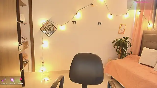 Seraphyne666 online show from November 10, 2025, 7:30 pm