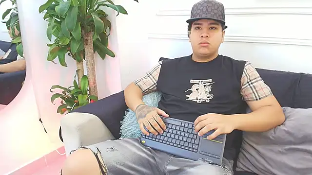 Snapshot of Naim_Bennetsex chatting on October 21, 2025, 6:40 pm Naim Bennetsex online show from October 21, 2025, 6:40 pm