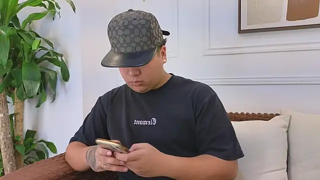 Naim Bennetsex online show from April 15, 2026, 5:39 pm