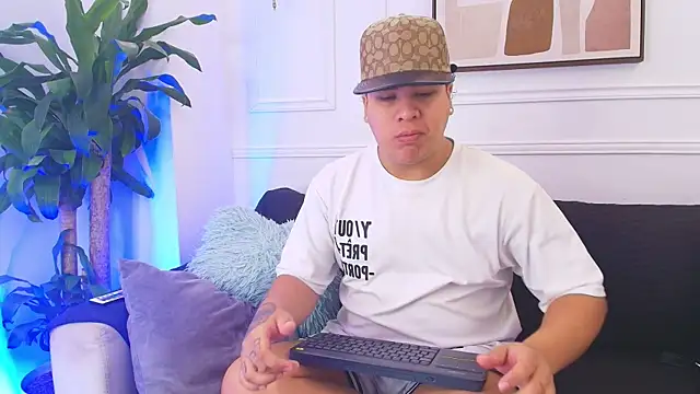 Snapshot of Naim_Bennetsex chatting on October 13, 2025, 6:20 pm Naim Bennetsex online show from October 13, 2025, 6:20 pm