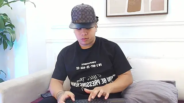 Snapshot of Naim_Bennetsex chatting on October 8, 2025, 6:41 pm Naim Bennetsex online show from October 8, 2025, 6:41 pm