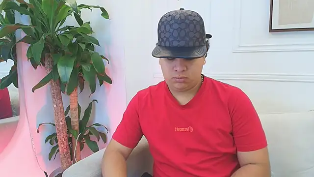 Snapshot of Naim_Bennetsex chatting on December 5, 2025, 6:39 pm Naim Bennetsex online show from December 5, 2025, 6:39 pm