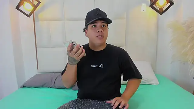 Snapshot of Naim_Bennetsex chatting on September 22, 2025, 9:10 pm Naim Bennetsex online show from September 22, 2025, 9:10 pm