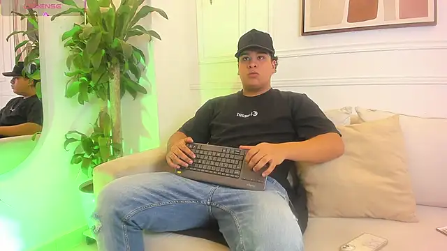 Snapshot of Naim_Bennetsex chatting on September 25, 2025, 6:36 pm Naim Bennetsex online show from September 25, 2025, 6:36 pm