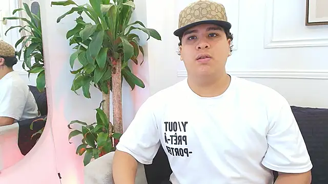 Snapshot of Naim_Bennetsex chatting on November 14, 2025, 6:33 pm Naim Bennetsex online show from November 14, 2025, 6:33 pm